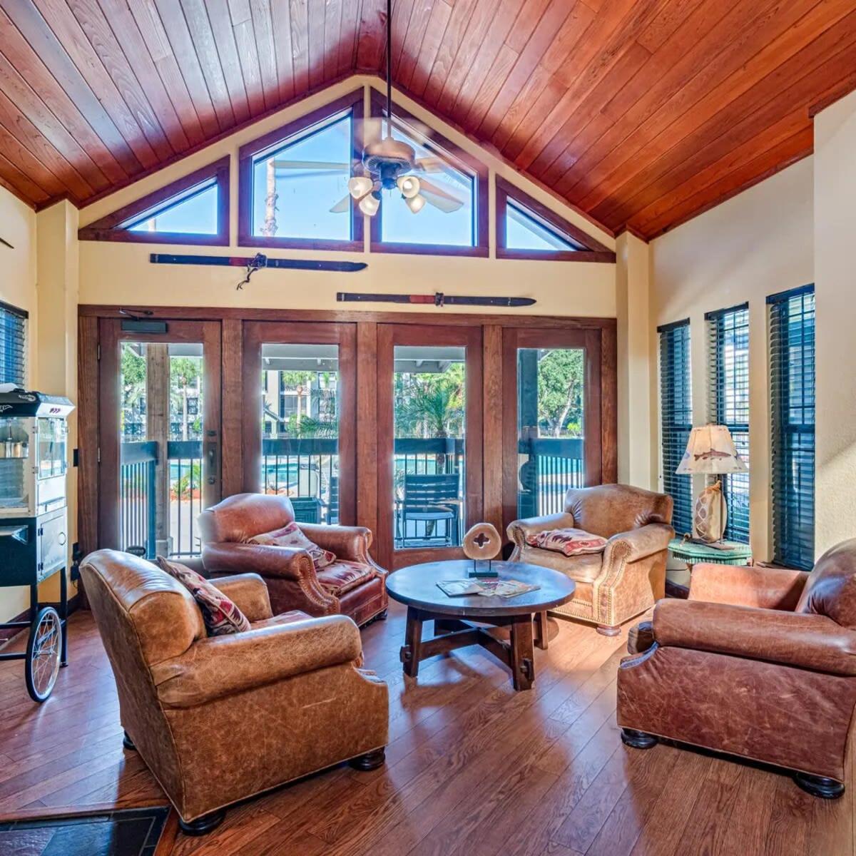 4Bd 2 Mi To Usf Free Pool + 24 Hour Gym Villa Tampa Eksteriør billede